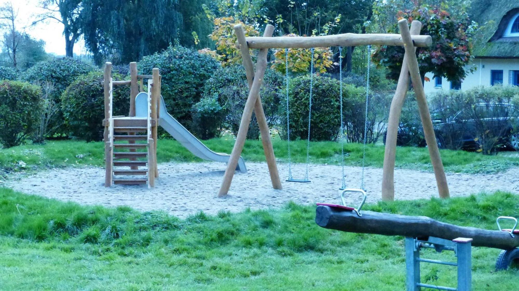 Komfortables Reetdachferienhaus Hasel 1 Puddemin Esterno foto