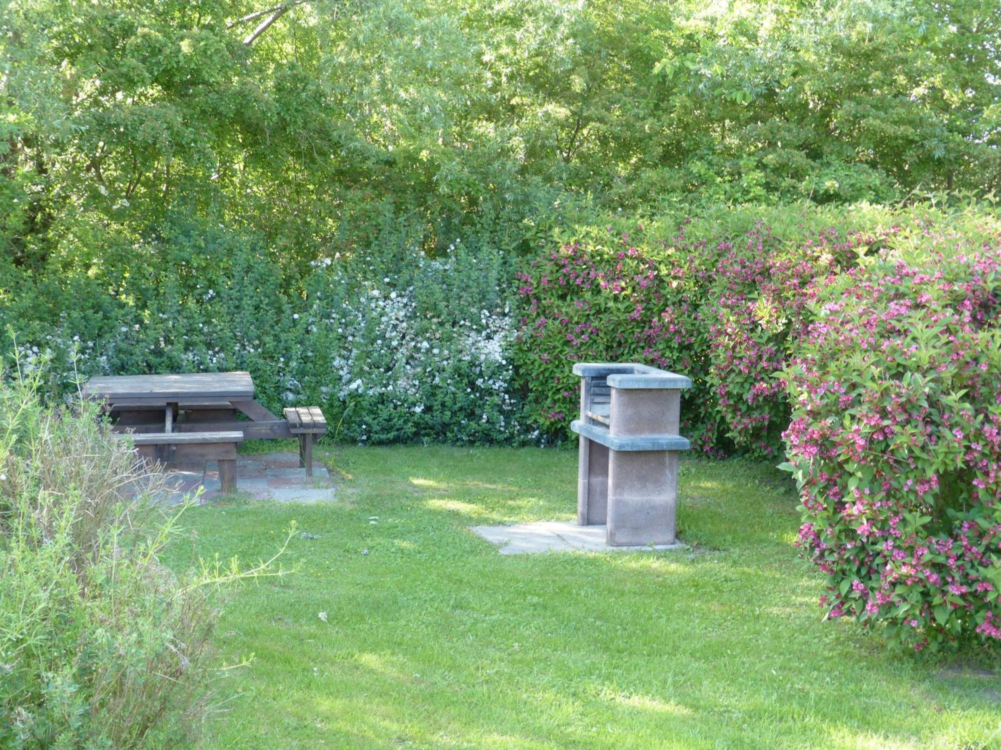 Komfortables Reetdachferienhaus Hasel 1 Puddemin Esterno foto
